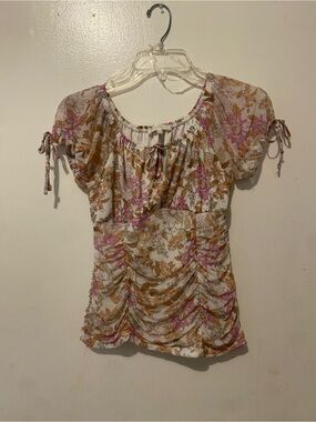 Ultra Flirt Floral Ruched Short Sleeve Top in White, Pink & Brown